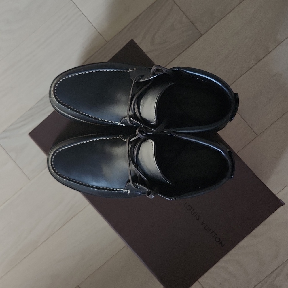 Louis Vuitton chukka/ankle boots